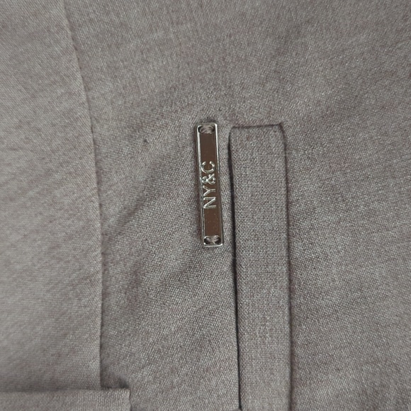 New York and Co • airy light pants ( size 4p ) - Picture 7 of 10